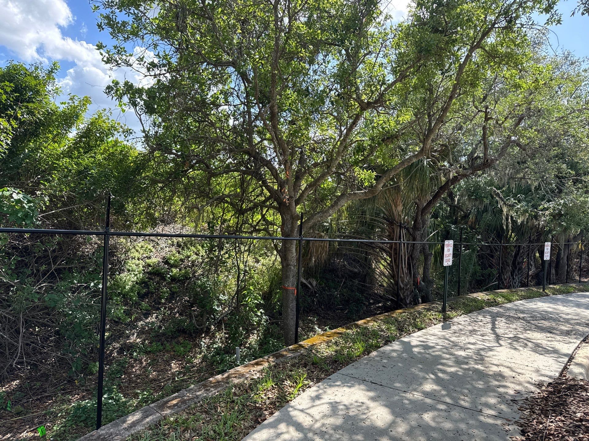 black_vinyl_coated chain link fence installation in Bradenton, FL